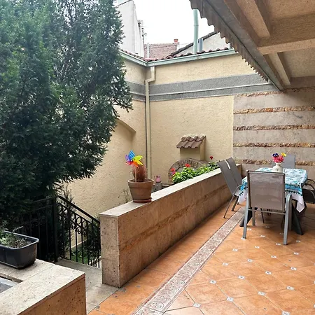 ホステル My Mother's House *